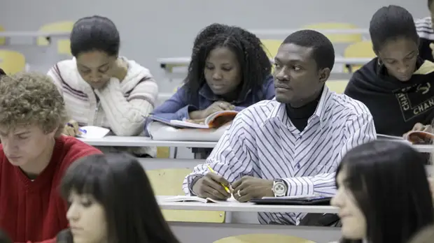 Фальков прокомментировал ситуацию с иностранными студентами вузов