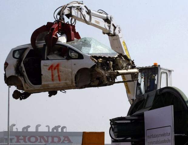 Комапания Хонда уничтожает свою продукцию Комапания Хонда уничтожает свою продукцию