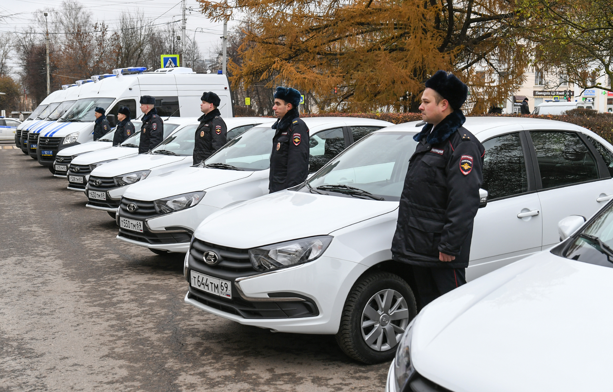 Подразделениям полиции Тверской области переданы новые служебные автомобили