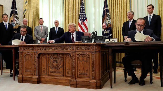 Президент Сербии Александр Вучич и премьер Косово Авдулах Хоти подписали в Вашингтоне документ под названием «Экономическая нормализация». Президент США Дональд Трамп назвал его «важным и историческим»