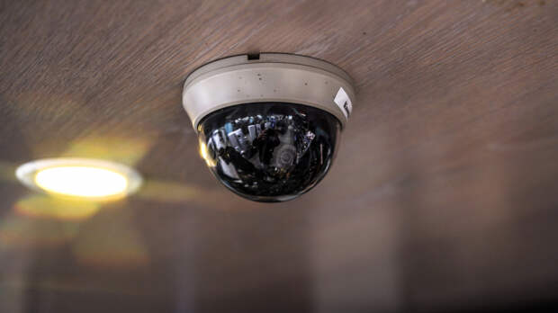 Не подглядывай: как установить камеру в подъезде и не получить срок
