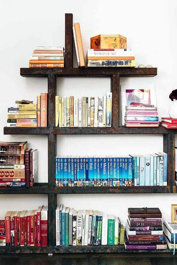Как преобразить книжный шкаф: отличные идеи