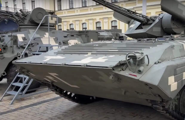 В Бельгии пропалестинские активисты повредили бронетехнику для ВСУ, приняв её за израильскую