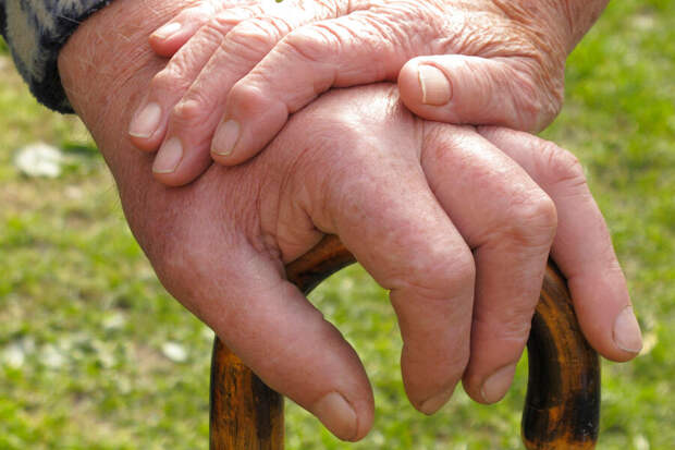 EJP: стабильный брак является ключевым фактором счастья в старости