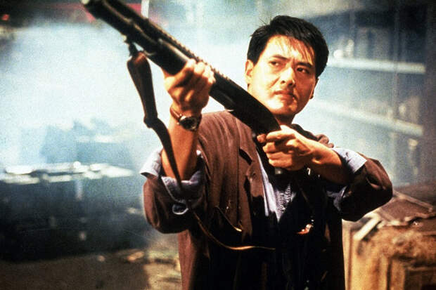 Миллиардер лишил сыновей денег. Его отец был крестным отцом мафии, его жена погубила Брюса Ли, а сам он снимал знаменитые боевики