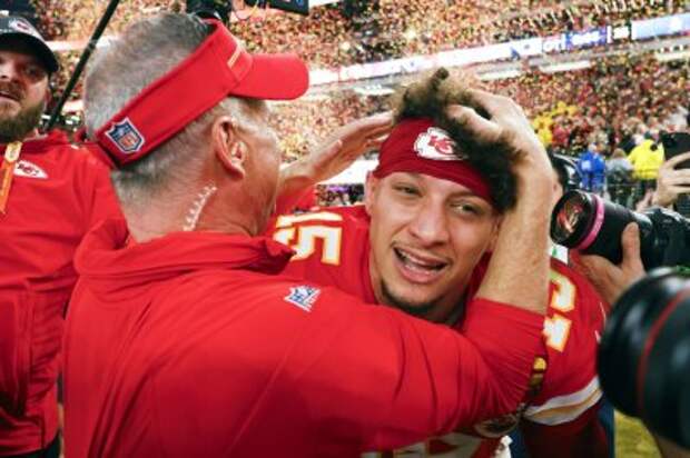 Chiefs' Patrick Mahomes laughs off oddsmakers picking 49ers as 2025 favorites