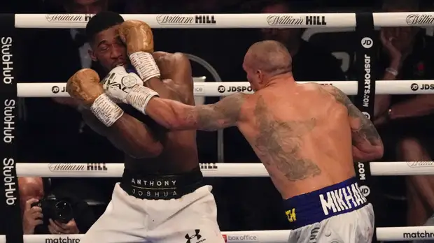 Бетербиев заявил, что ставил на победу Джошуа в поединке с Усиком