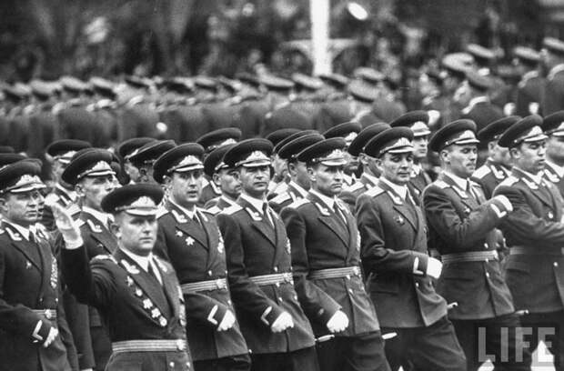 Как проходили майские праздники в Москве в 1958 году (24 фото)