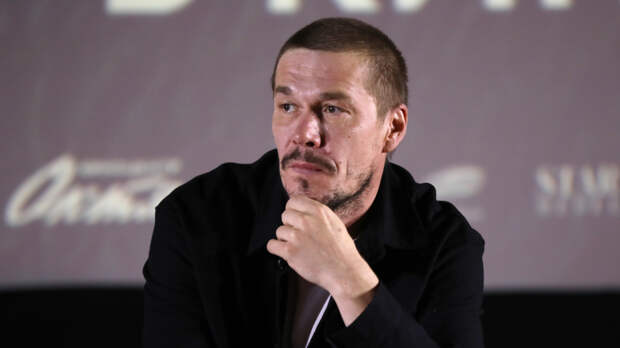 «Мечтаешь только об одном»: актер Артем Быстров о том, что делает человека несчастным