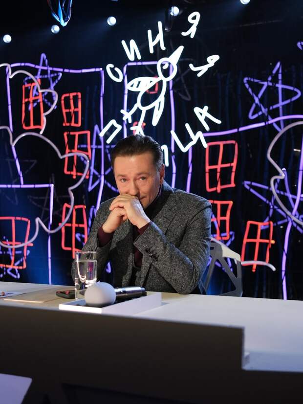 «Поэтому я и снимаюсь в рекламе»: Сергей Безруков рассказал, что оплачивает своим студентам учёбу