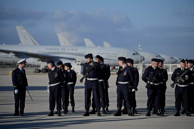 Во Франции высказались об отправке военных на Ближний Восток