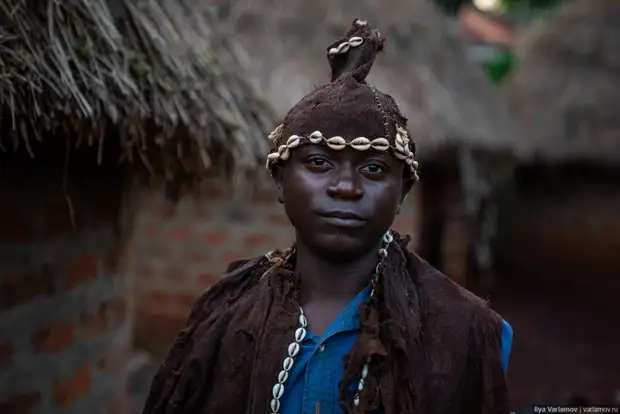 Уганда: деревни, колдуны и детские жертвоприношения Уганда: деревни, колдуны и детские жертвоприношения