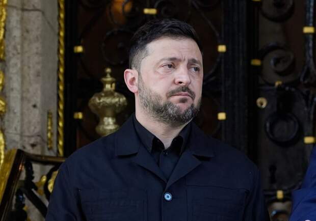 Улыбка Зеленского исчезла после вопроса о встрече Трампа с Путиным