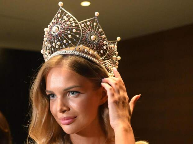 Габриэль из Ямайки рухнула: красотки в вечерних платьях на «Мисс Вселенная»