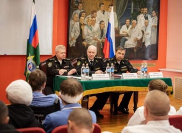 Председатель СК России навестил в медицинском учреждении раненых военнослужащих и провел их прием