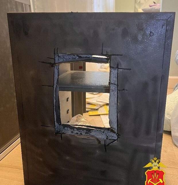 В Кемерове петербуржец по указанию мошенников распилил чужой сейф и украл деньги