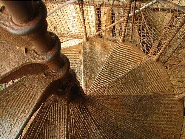 Файл: Лестница в Сигирии, Шри-Ланка (2243329605) JPG.