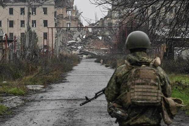 Нейросеть «кормила» бойцов провизией с вражеских дронов: хроника штурма глазами комбата с двумя орденами Мужества