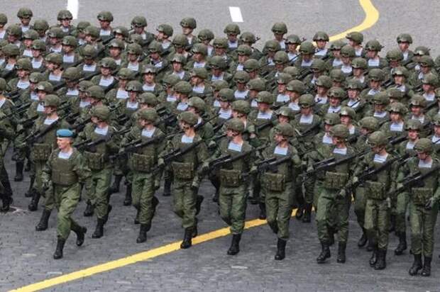«Раз! За Донбасс!» Генерал Шпак объяснил, что кричали бойцы ВДВ на параде