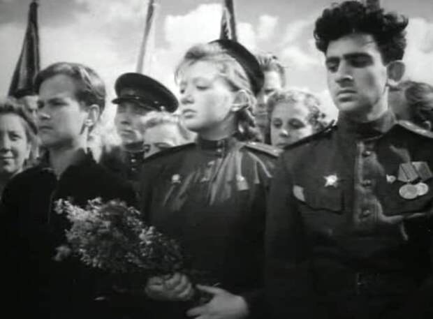Людмила Шагалова в фильме *Молодая гвардия*, 1948 | Фото: kino-teatr.ru