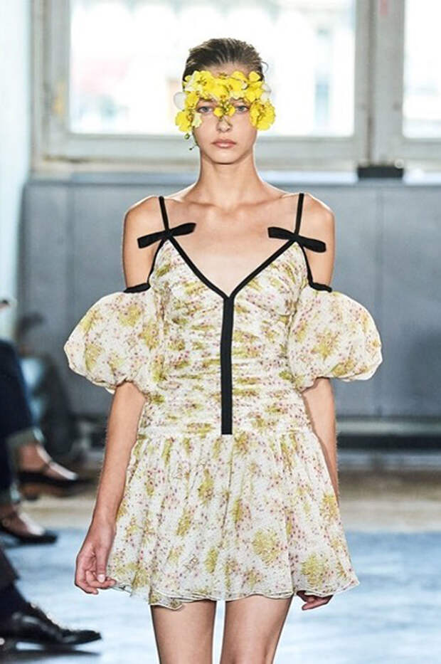 Показ Giambattista Valli