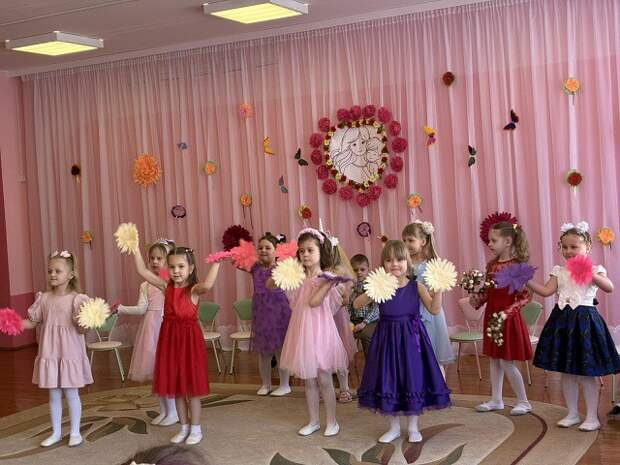 Мамин день.