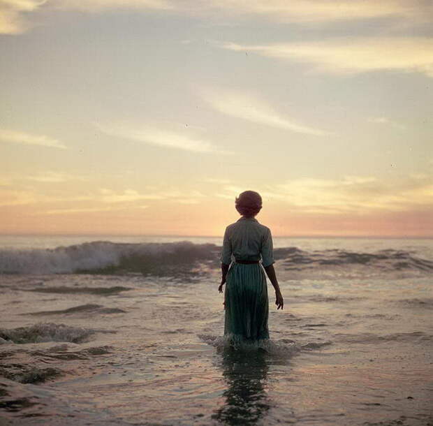 Девушка и море: работы неизвестного фотографа