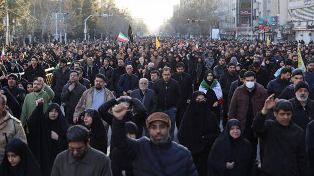 В Иране начались массовые митинги после известия о гибели Али Хаменеи