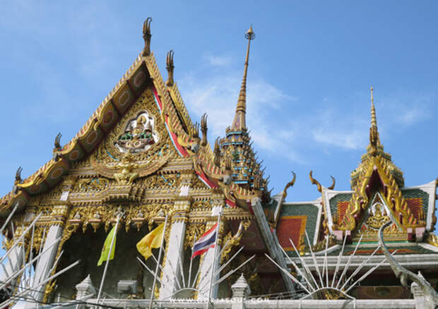 Wat-Hua-Lamphong-Bangkok-Thailand.jpg