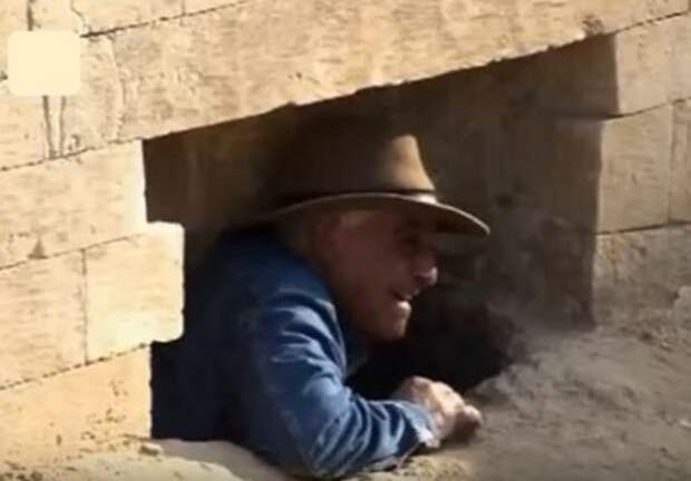 Люк сверху Сфинкса