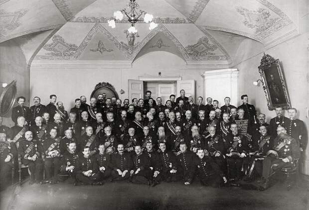 Правительствующий Сенат. Группа сенаторов в зале заседаний. 1914