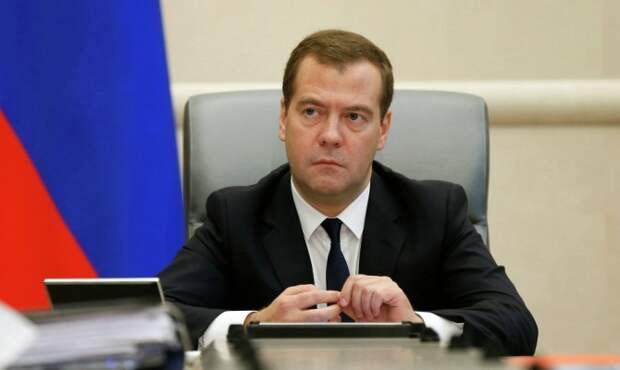 Медведев: ограничение импорта не должно привести к росту цен Медведев: ограничение импорта не должно привести к росту цен
