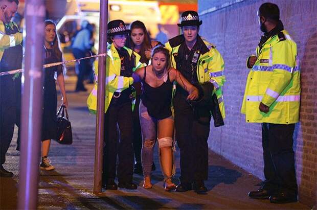 «Везде лежали тела». Взрыв на концерте в Манчестере унес не менее 19 жизней