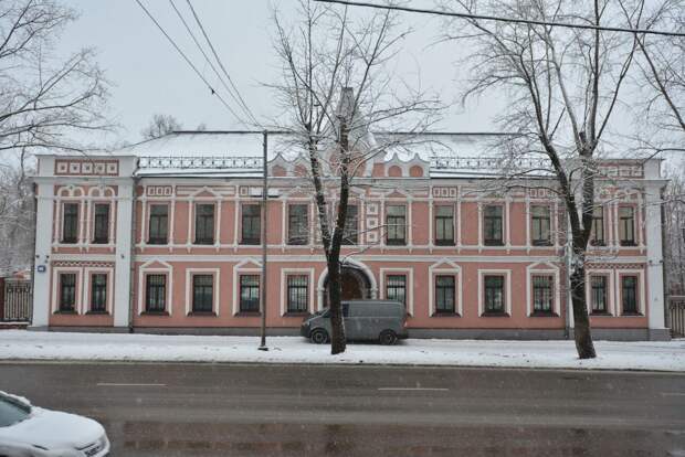 Дом построен в псевдорусском стиле, для которого характерны элементы византийской архитектуры / Фото: Александр Кочубей, «Юго-Восточный курьер»