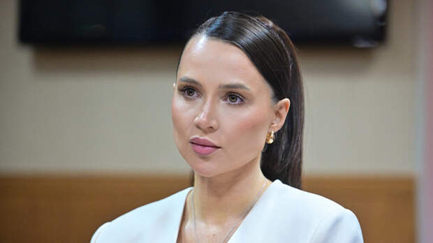 РИА Новости: суд отказался вернуть Лерчек изъятые украшения до приговора