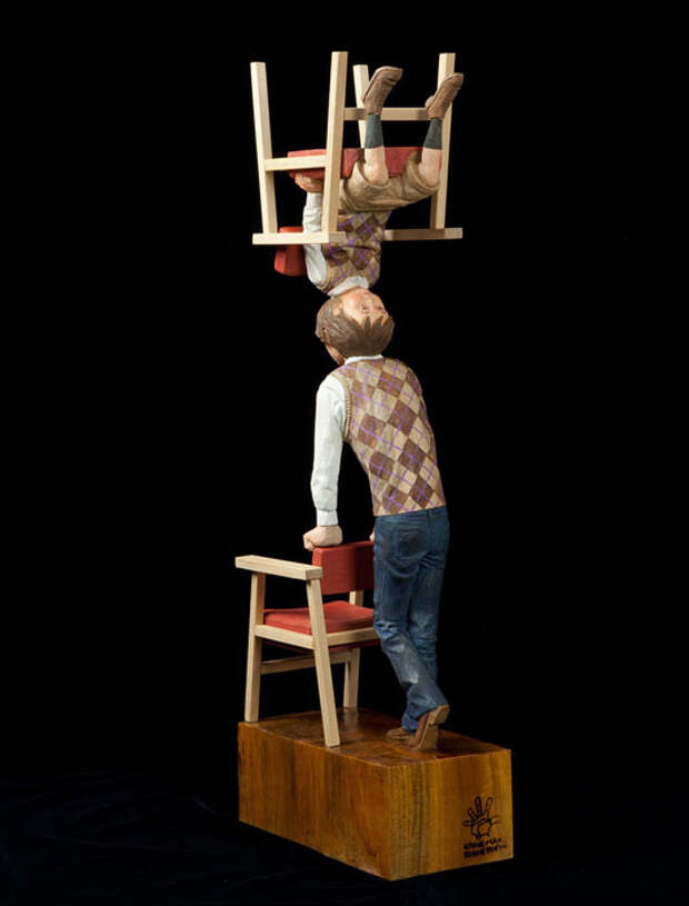 2011 год, 203 см высоты. Автор: Yoshitoshi Kanemaki.