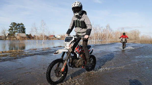 Депутат ГД Аксененко предложил запретить подросткам питбайки и эндуро-мотоциклы