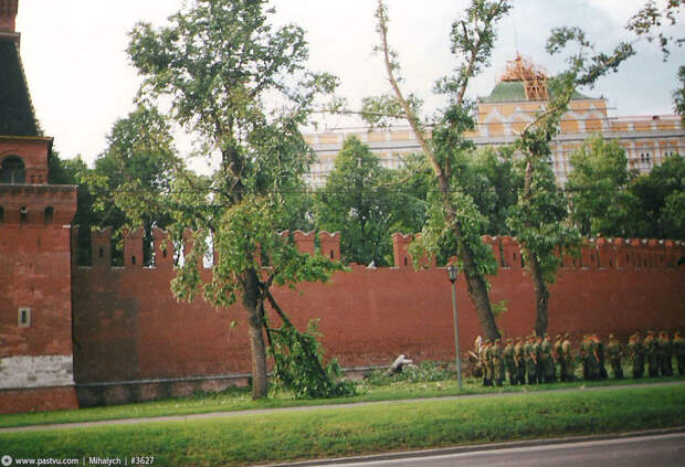 14 ностальгических фото Москвы 1998 года, когда бахнул дефолт