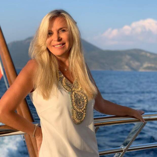 Вот это талия! 63-летняя Марина Юдашкина показала фигуру в купальнике