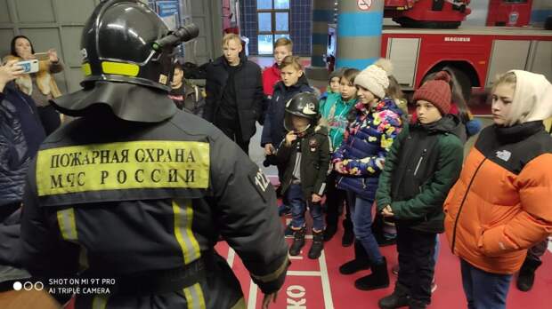 В пожарно-спасательной части района Гольяново провела экскурсия для школьников. Фото: Пресс-служба МЧС по ВАО