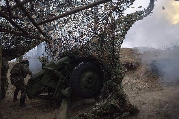 Members of the unit Dnipro One of the Joint Assault Brigade of the National Police of Ukraine "Luty" operate a Soviet-era howitzer D-30 on November 09, 2024, near Toretsk, Ukraine. 