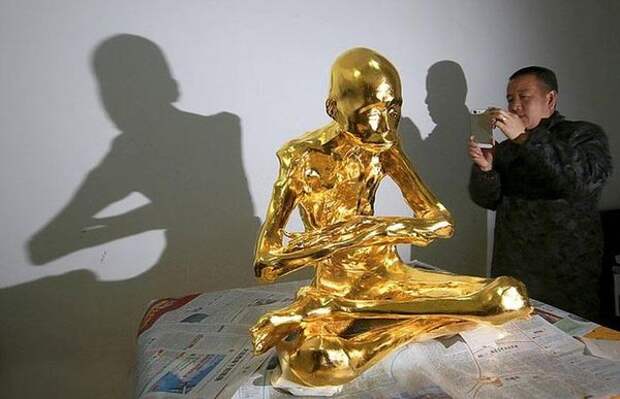 В Китае мумифицированное тело буддистского монаха превратили в золотую статую Китай, буддизм, Буддийские монахи, статуя, Золото, Мумия, тело, Монах, длиннопост