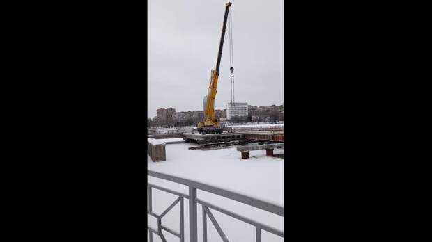 А пока что, мост по Ильича выглядит такVideo: Видео от Донецкая группа новостей|Донецк.ДНР