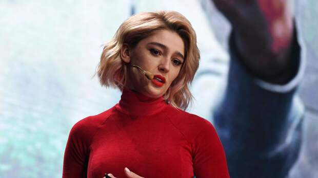 Блогерша Настя Ивлеева рассказала, что ела землю и пила из лужи в Танзании