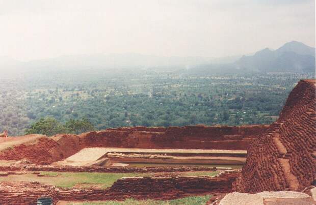 Файл: Sigiriya саммите ruins2.jpg