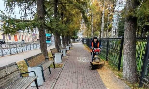 Дмитрий Морев поздравил дворников Архангельска с профессиональным праздником