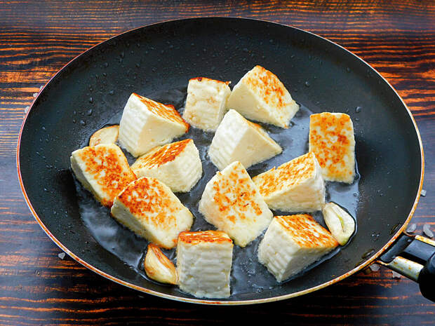 Растительное масло, адыгейский сыр, чеснок