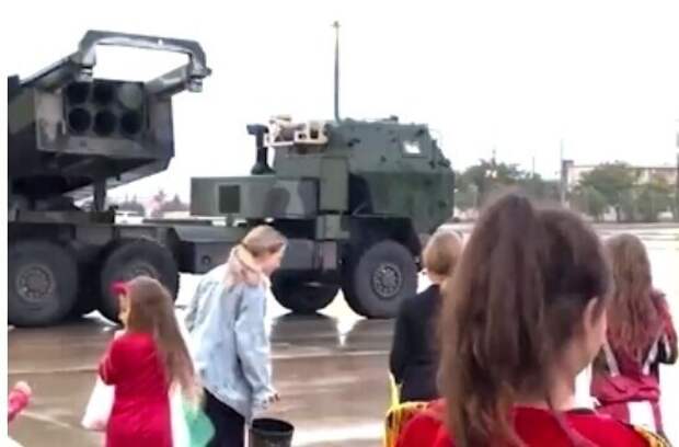 В США в детей стреляли конфетами из HIMARS