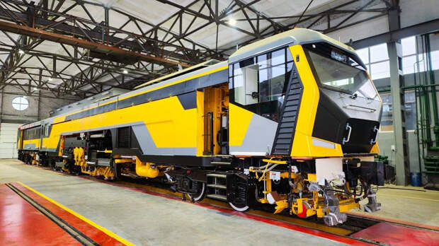 Полностью российская разработка: в Калуге собрали первую отечественную супермашину для ремонта железных дорог