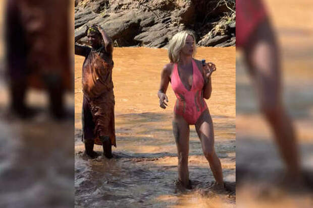 Блогерша Настя Ивлеева рассказала, что ела землю и пила из лужи в Танзании